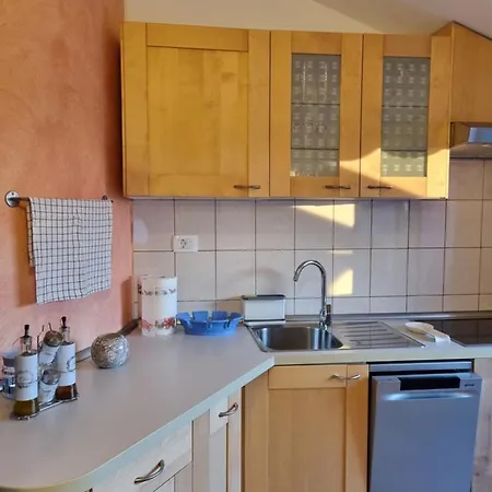 Apartma Katy * אומאג