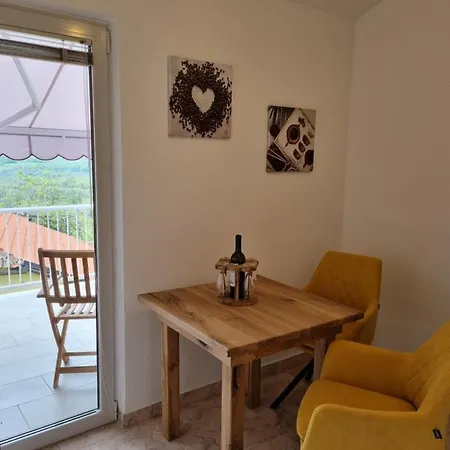 Apartma Katy * אומאג